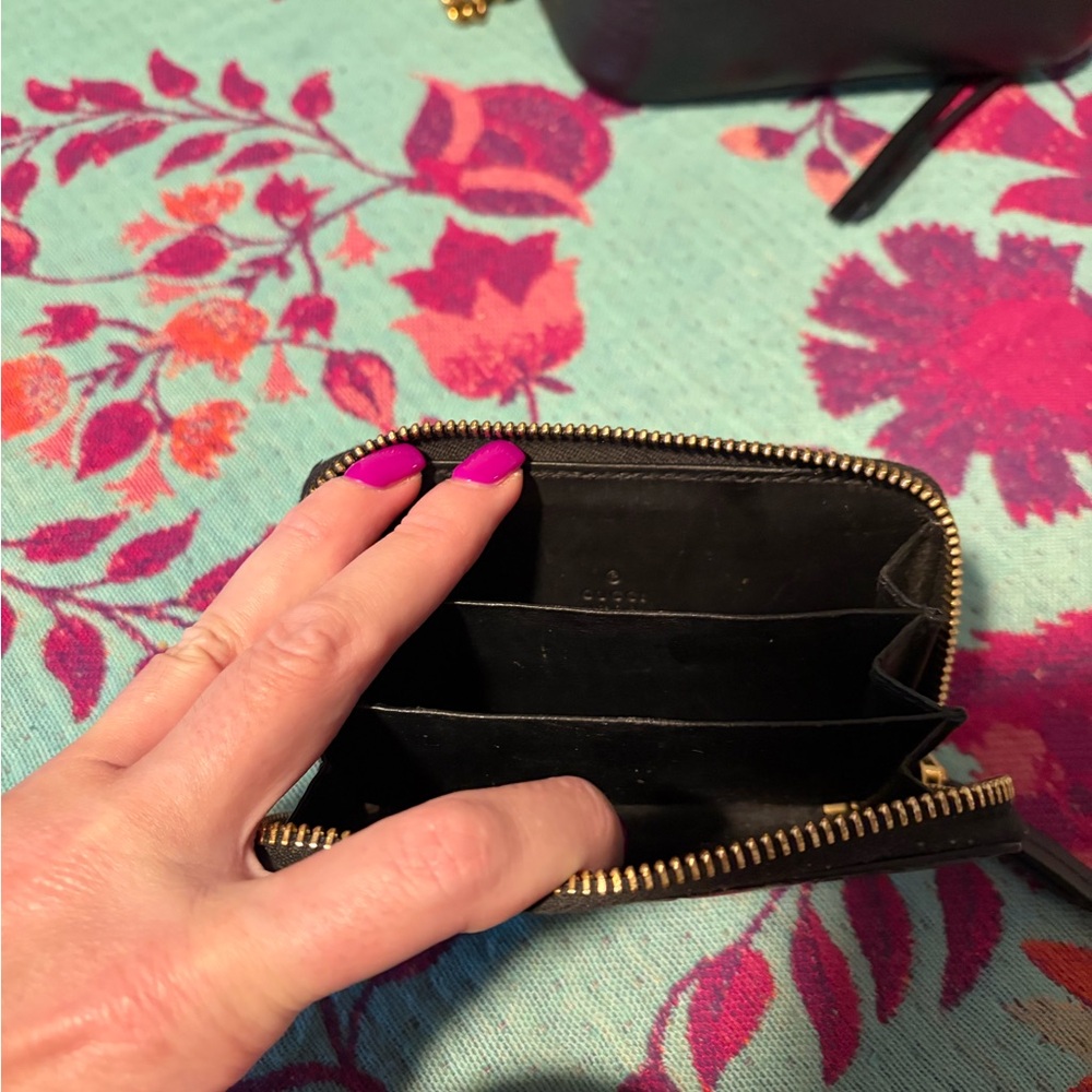 Black Gucci purse and matching gucci wallet used only a handful of times! - Picture 16 of 16